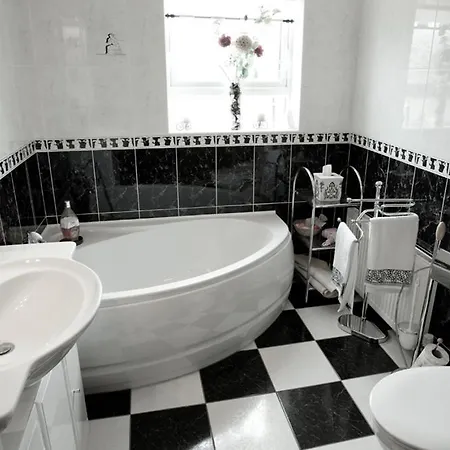 Bed & Breakfast The Oaks 3*